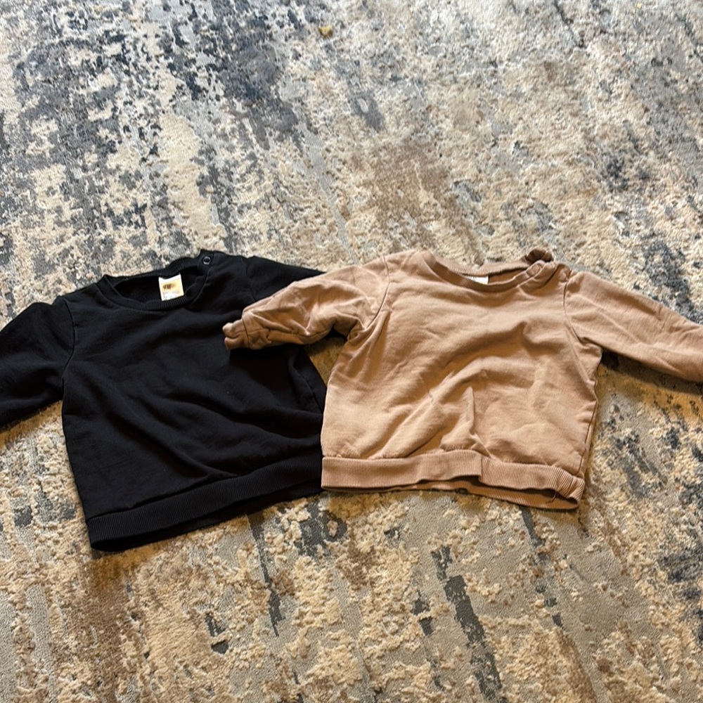 H&M Black and Tan Sweaters Minimalist Crew Neck